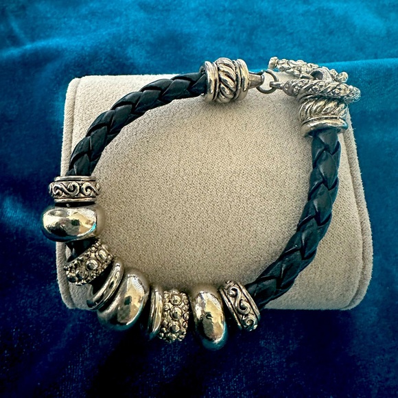 Jewelry - Braided leather bracelet